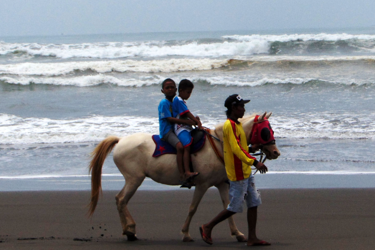 Pagi Cerah di Pantai Galur Suliah: Nikmati Hiburan Tanpa Antre